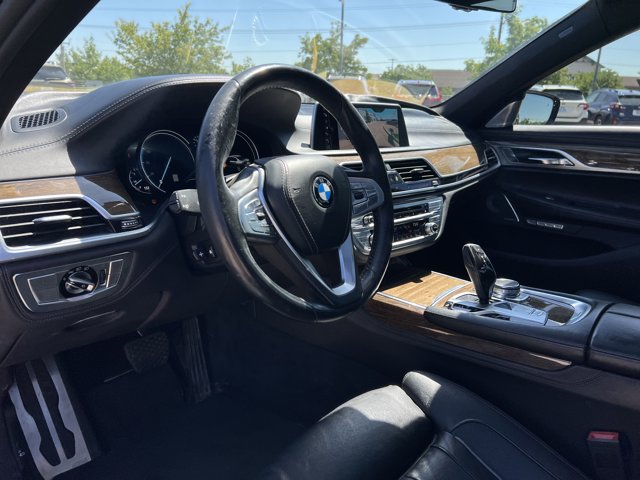 Vehicle image 17 of 33