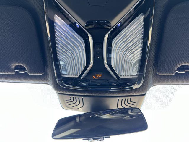 Vehicle image 30 of 33