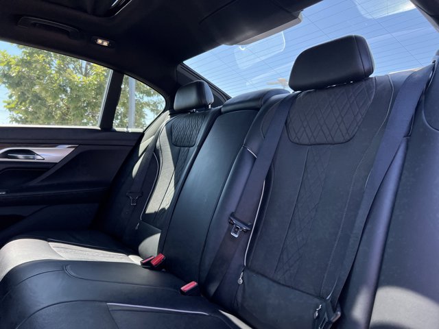 Vehicle image 11 of 33