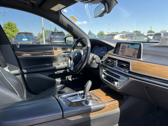 Vehicle image 18 of 33