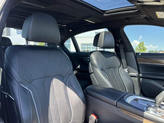 Vehicle image 14 of 33
