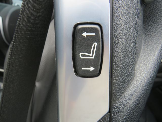 Vehicle image 14 of 27