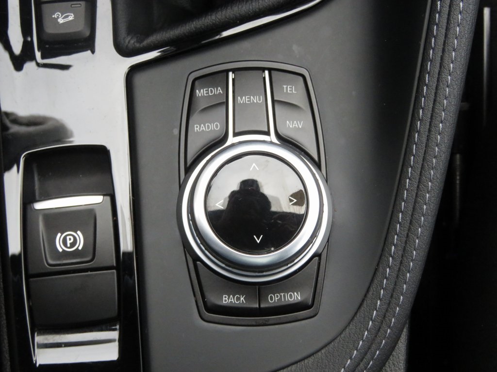 Vehicle image 25 of 28