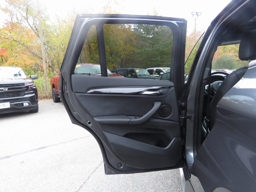 Vehicle image 19 of 28