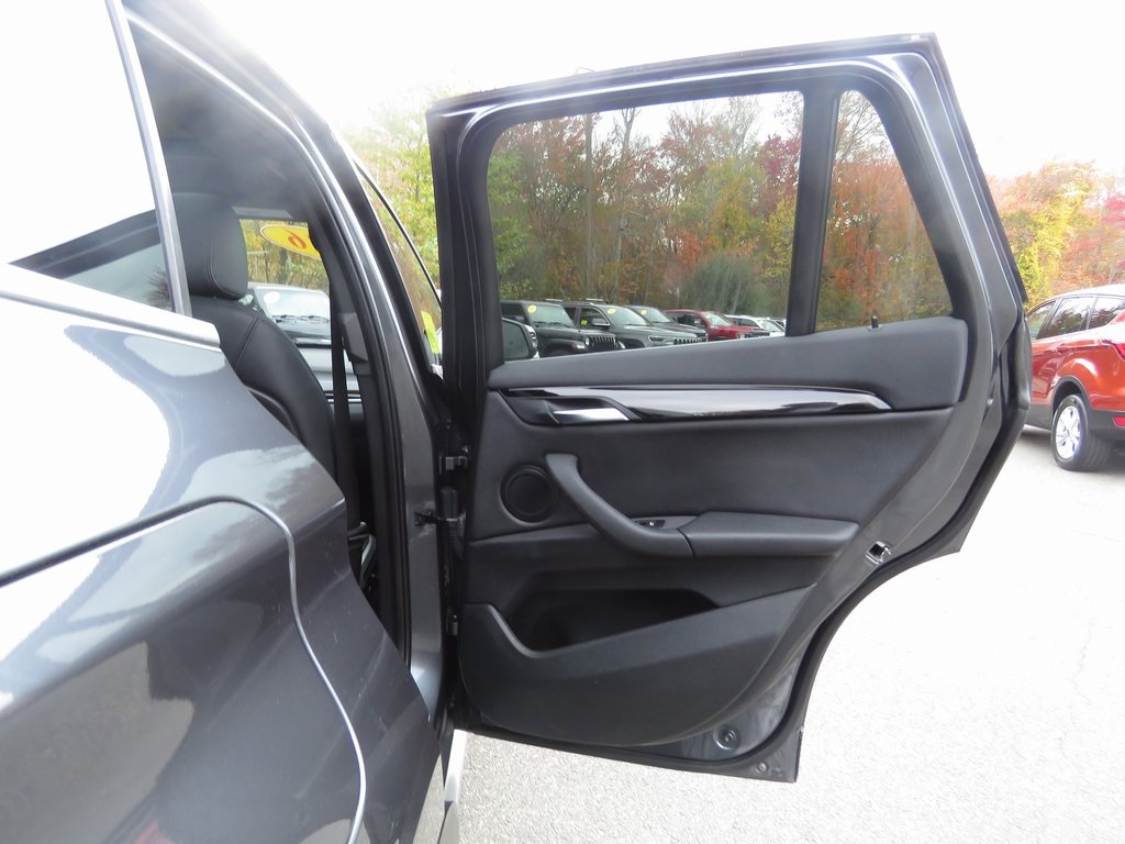 Vehicle image 16 of 28