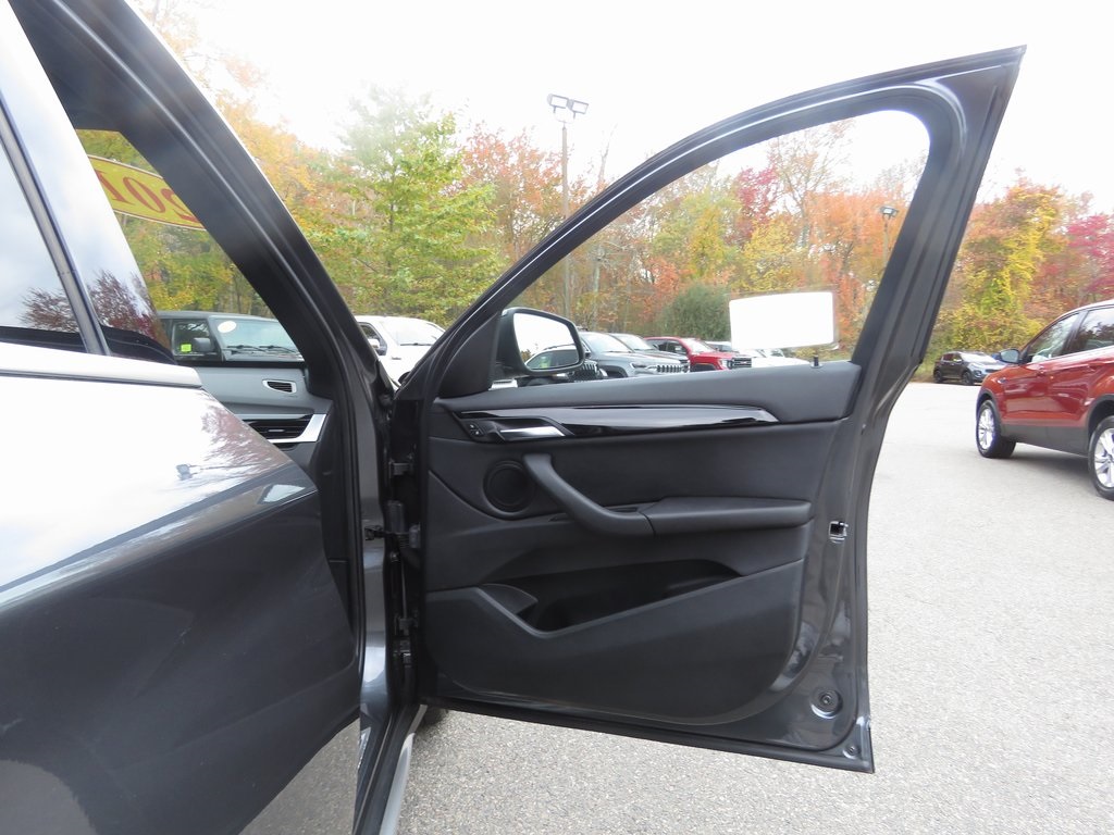 Vehicle image 15 of 28