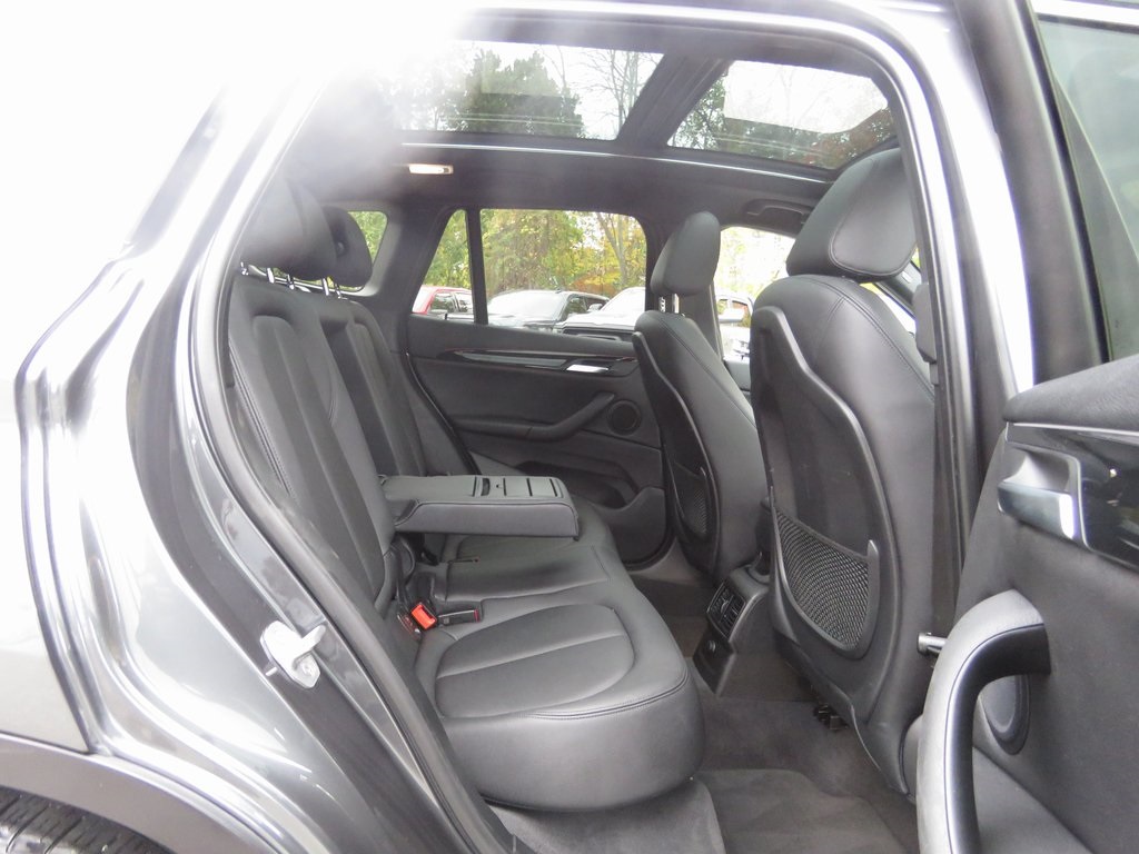 Vehicle image 17 of 28