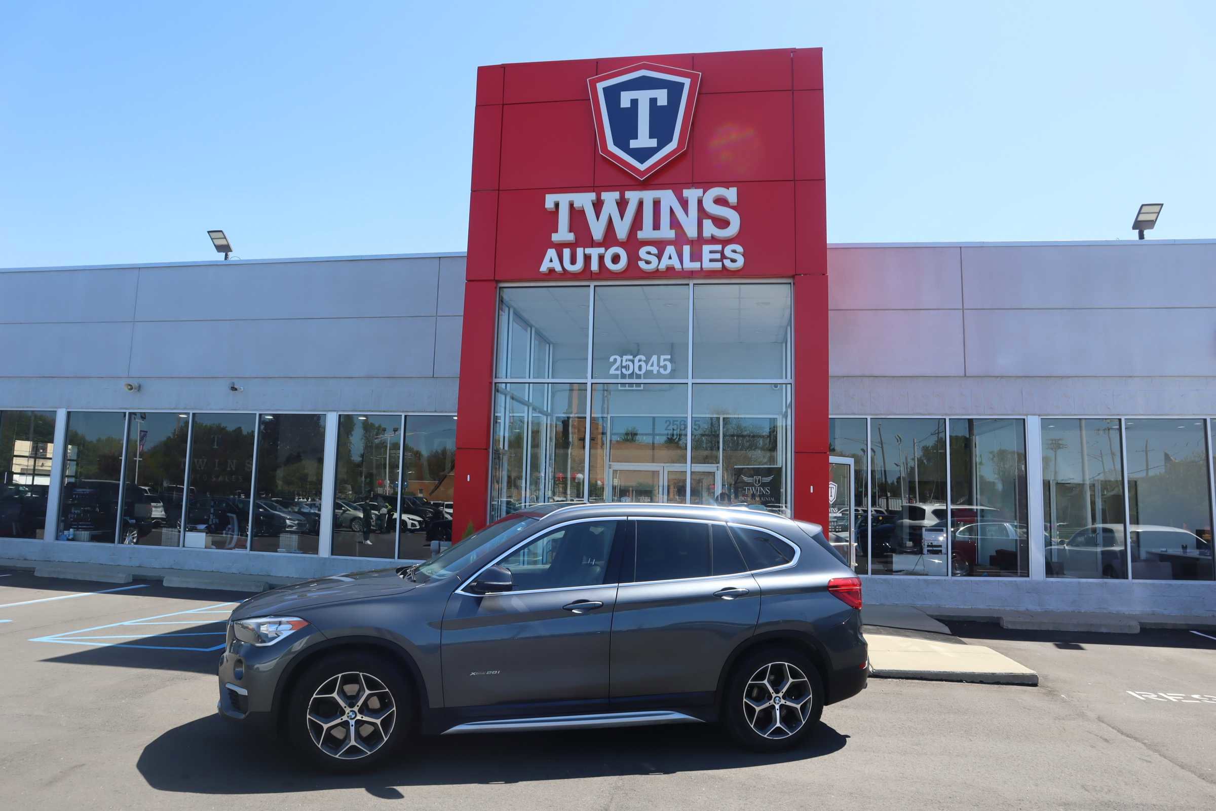 2016 BMW X1 xDrive28i Image 6 of 18