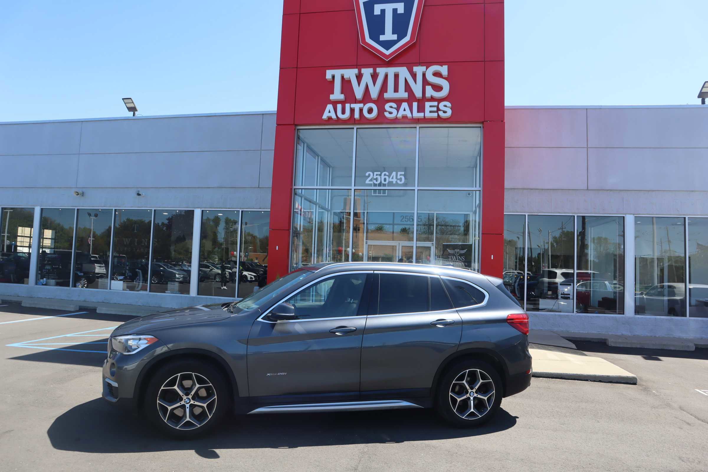 2016 BMW X1 xDrive28i Image 5 of 18