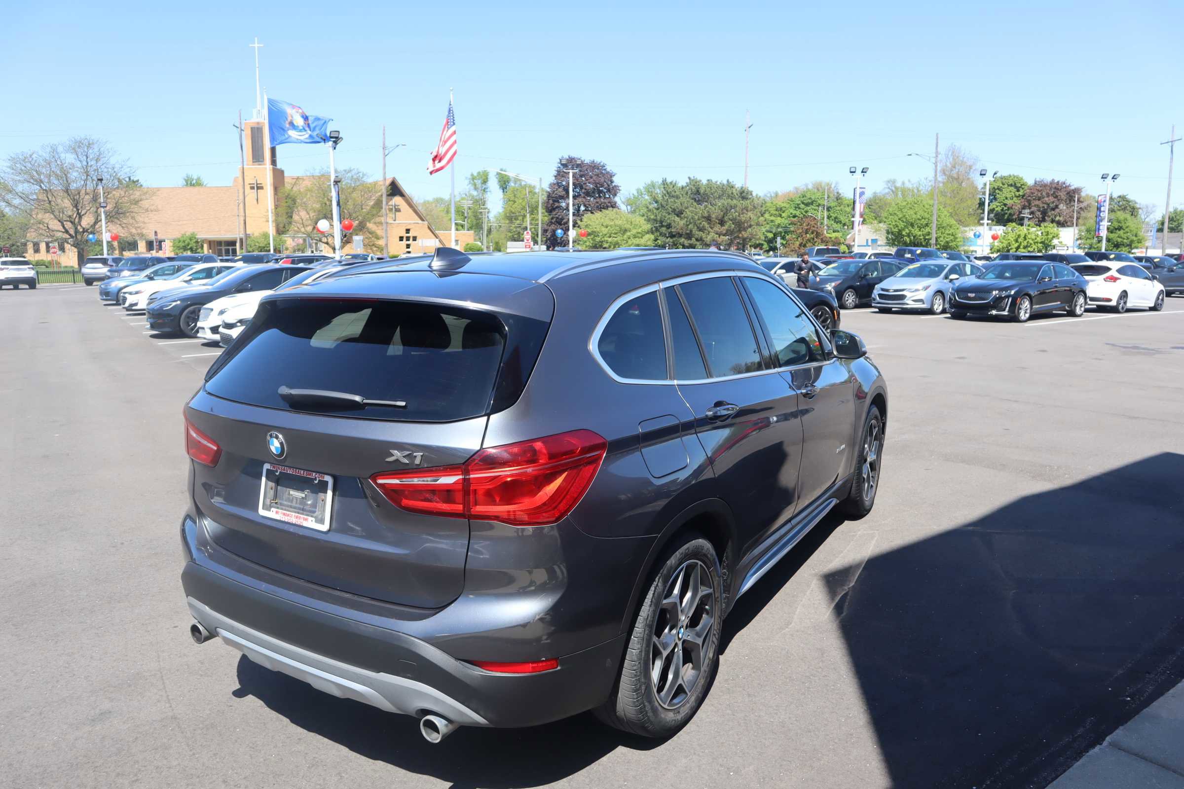 2016 BMW X1 xDrive28i Image 3 of 18
