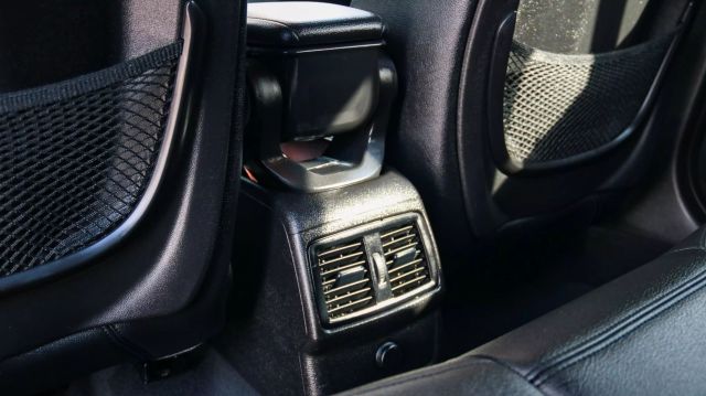Vehicle image 21 of 33