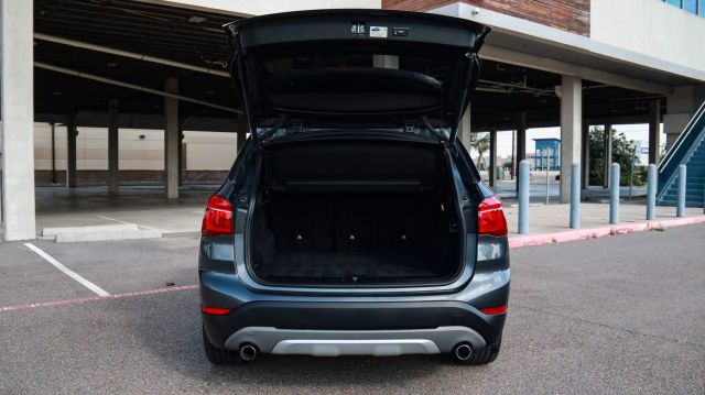 Vehicle image 11 of 33