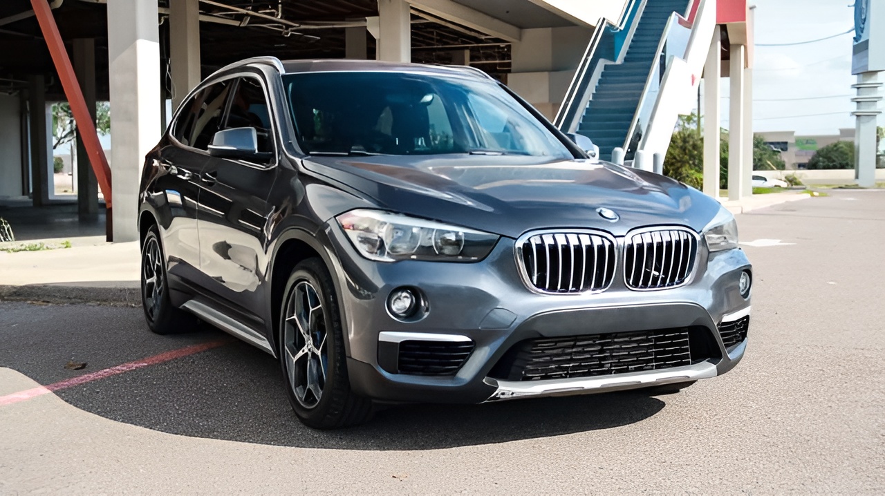 Vehicle image 29 of 33