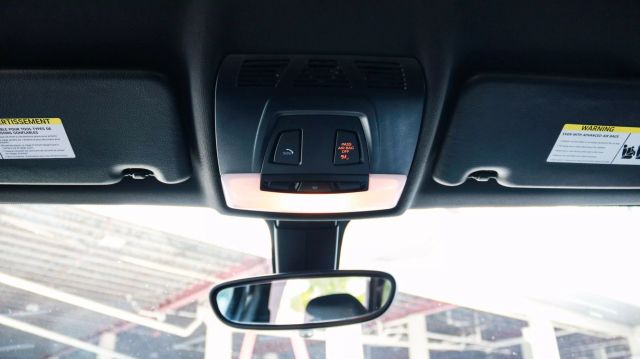 Vehicle image 19 of 33