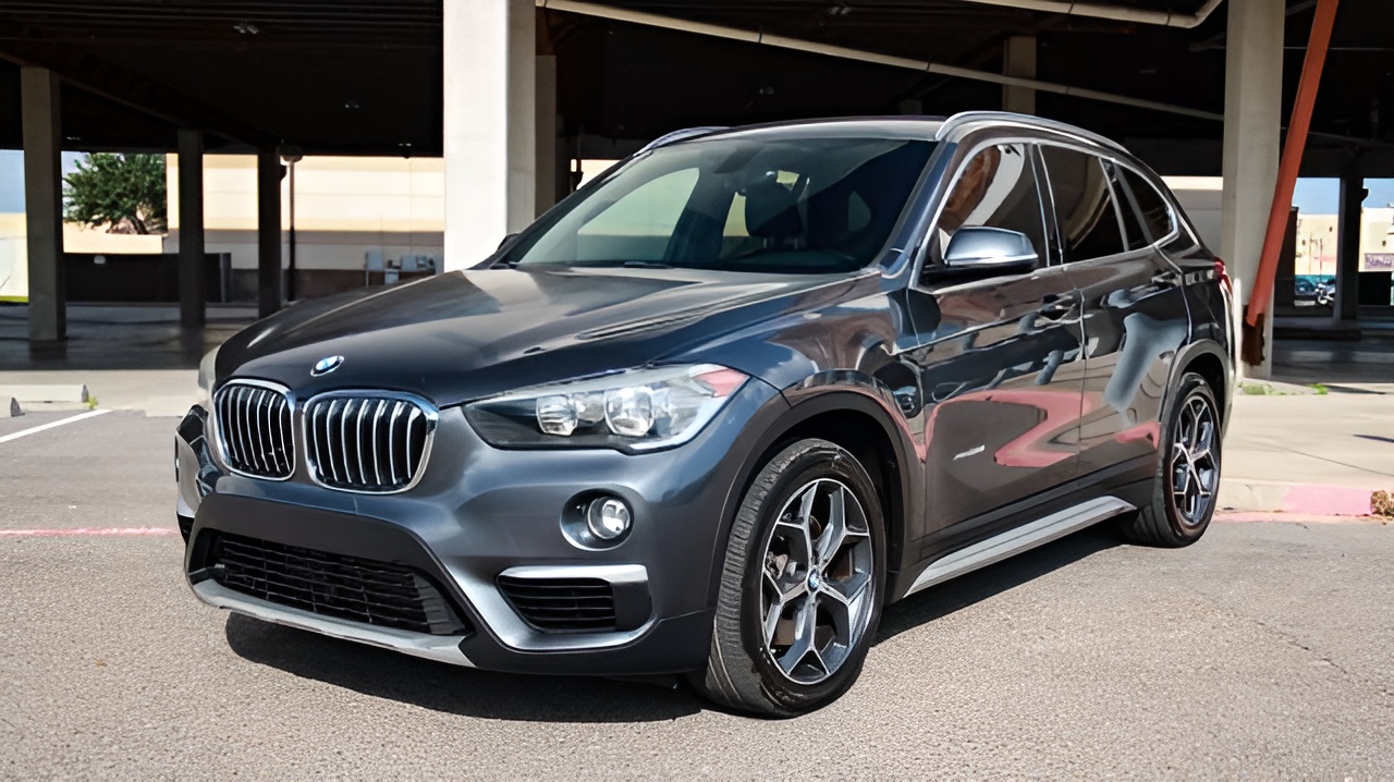 Vehicle image 25 of 33