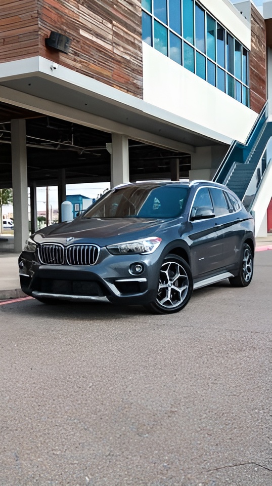 Vehicle image 27 of 33