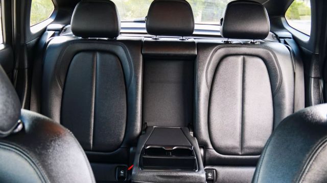 Vehicle image 24 of 33