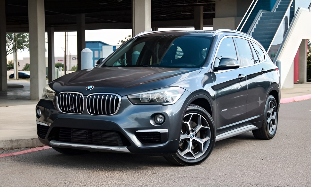 Vehicle image 26 of 33