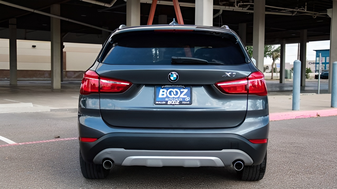 Vehicle image 33 of 33