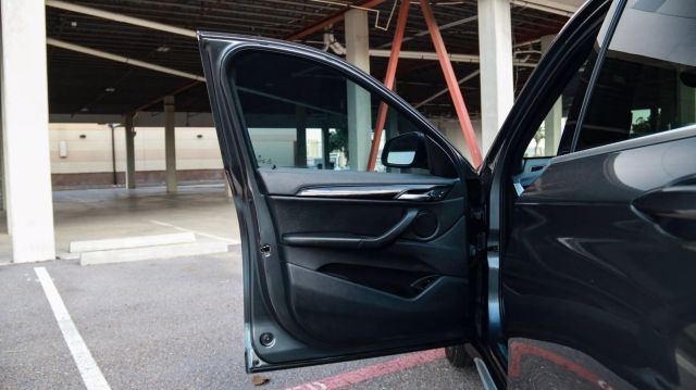 Vehicle image 13 of 33