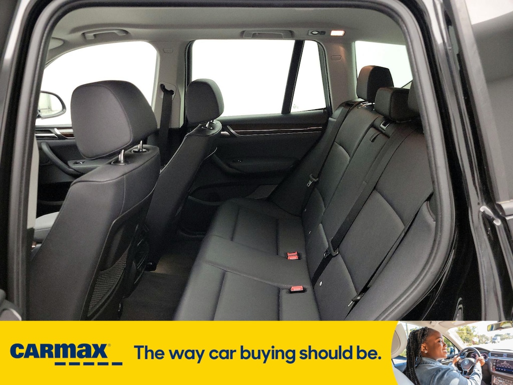 Vehicle image 11 of 26