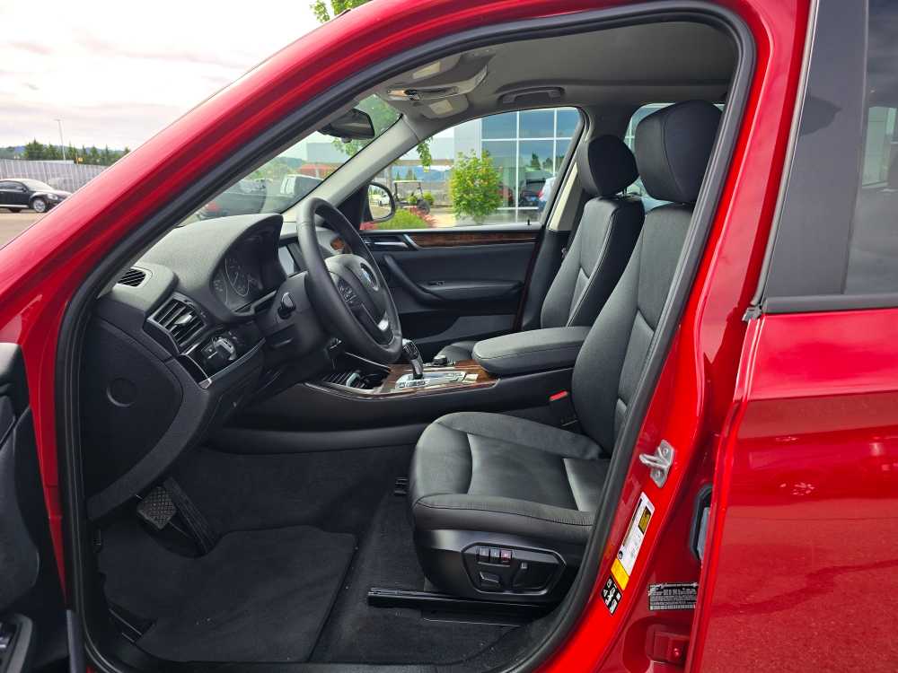 Vehicle image 10 of 21