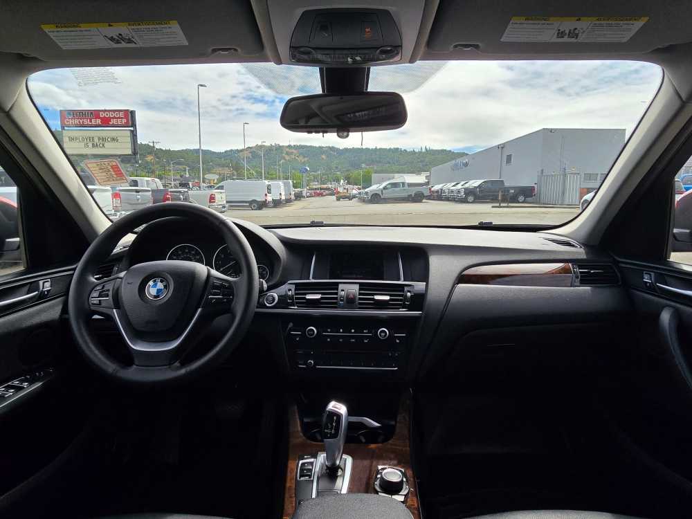 Vehicle image 16 of 21
