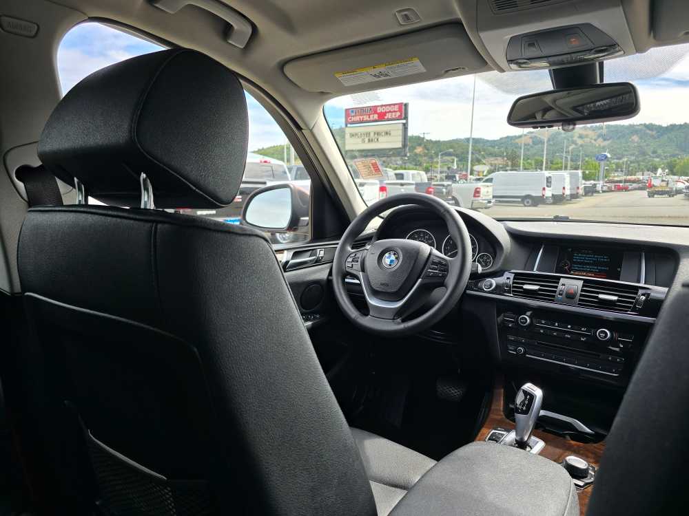 Vehicle image 11 of 21