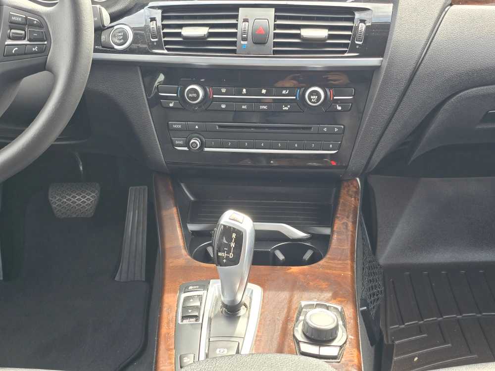 Vehicle image 14 of 21