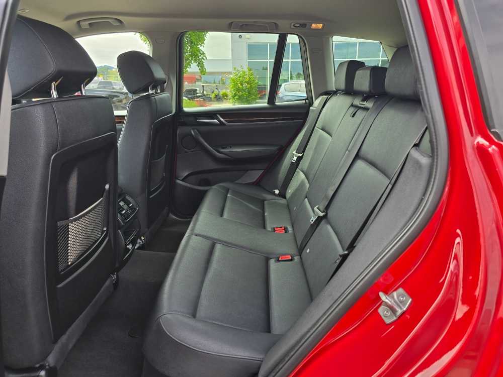 Vehicle image 17 of 21