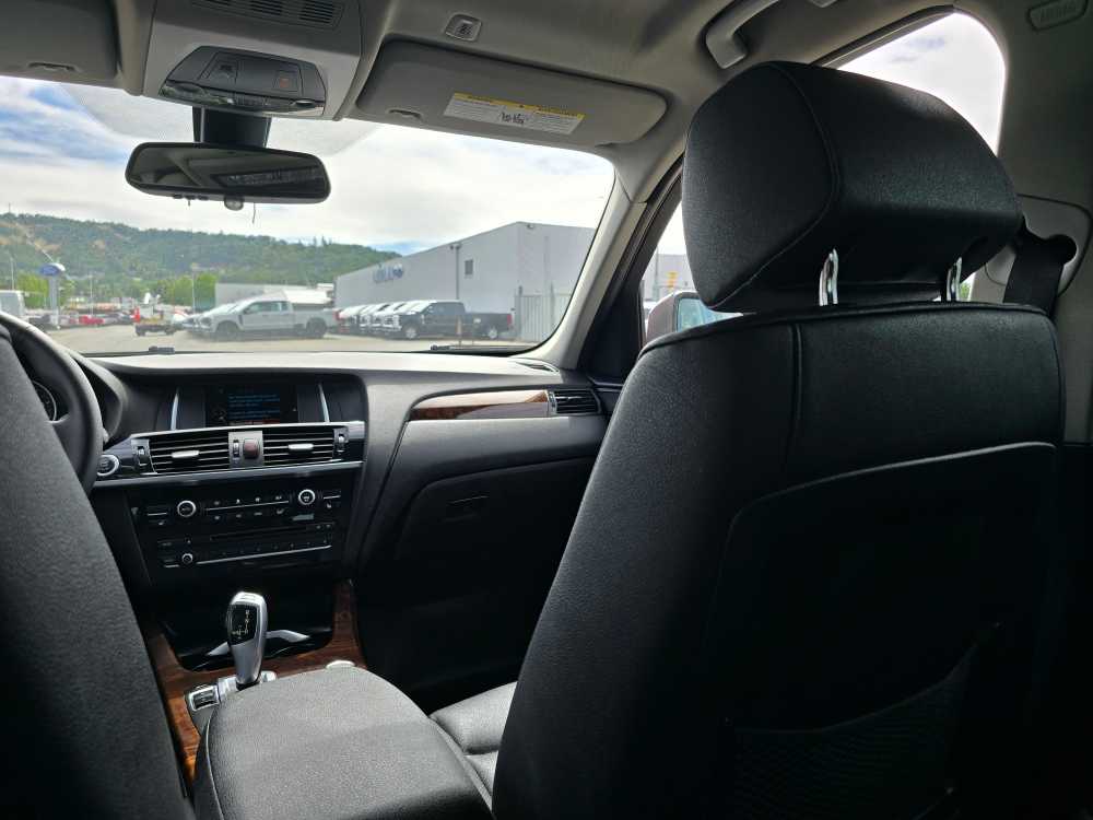 Vehicle image 15 of 21