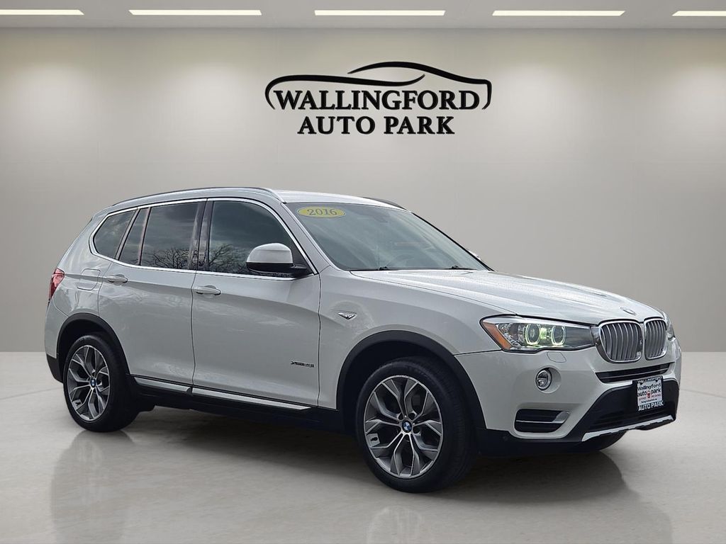 2016 BMW X3 xDrive28i Image 3 of 30