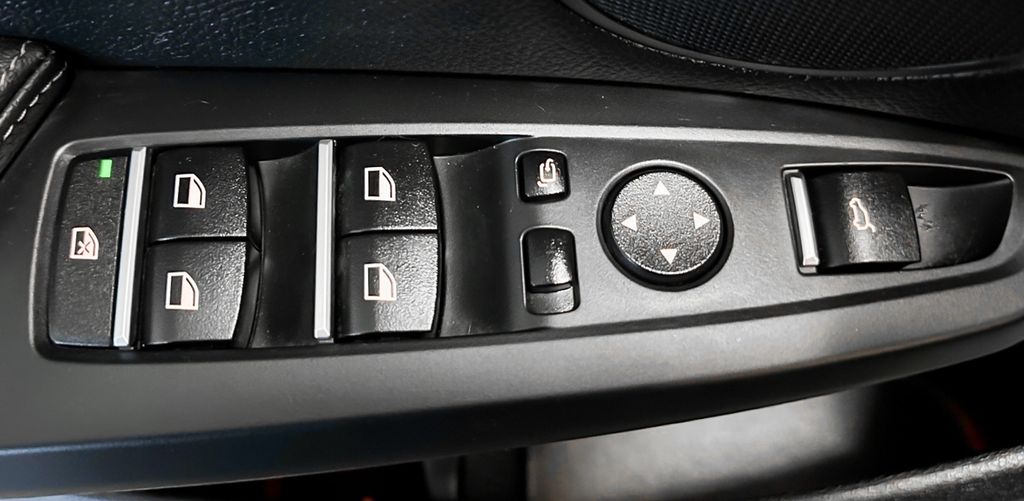 Vehicle image 35 of 41