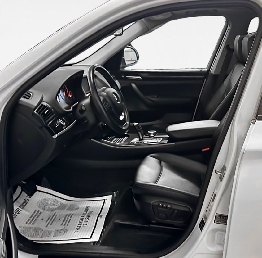 Vehicle image 11 of 41