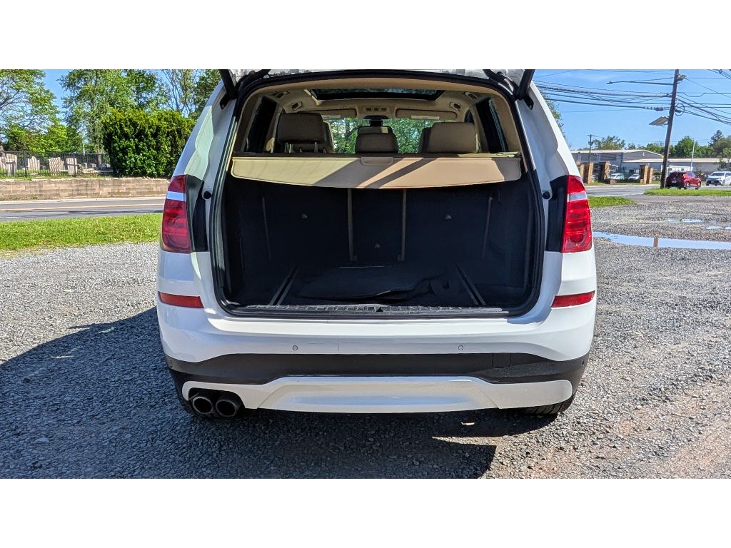 Vehicle image 13 of 30