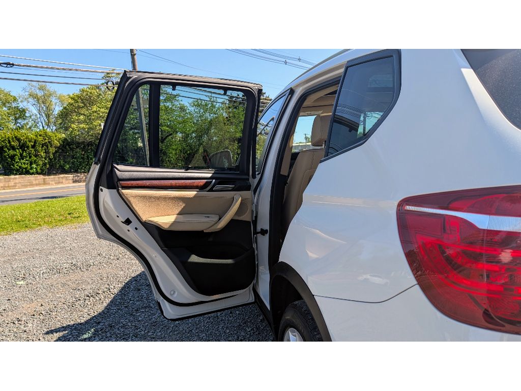 Vehicle image 10 of 30