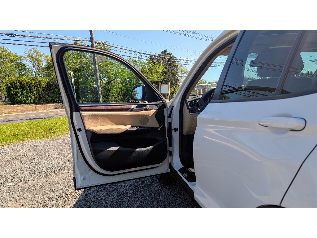 Vehicle image 9 of 30