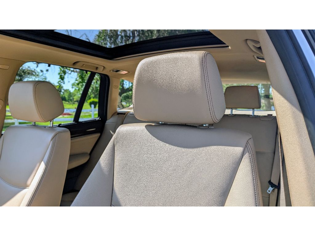 Vehicle image 16 of 30