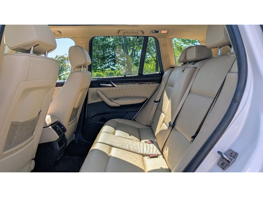 Vehicle image 18 of 30