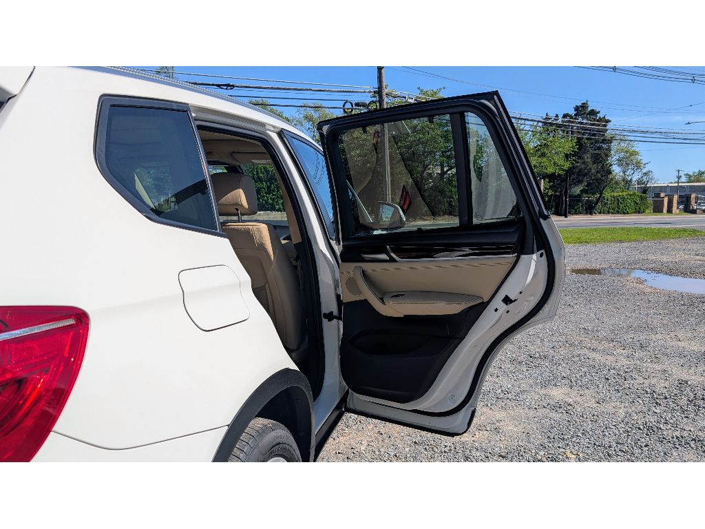 Vehicle image 12 of 30