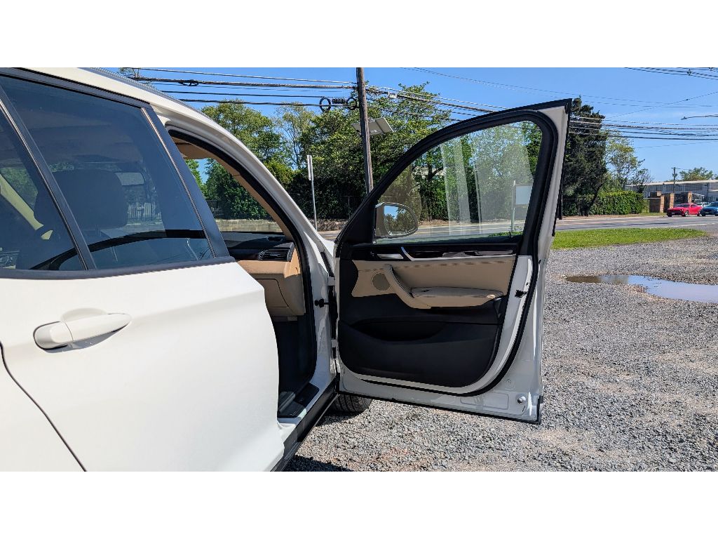 Vehicle image 11 of 30