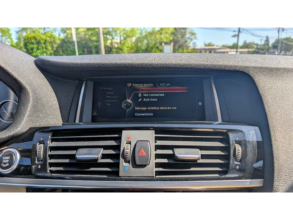 Vehicle image 23 of 30
