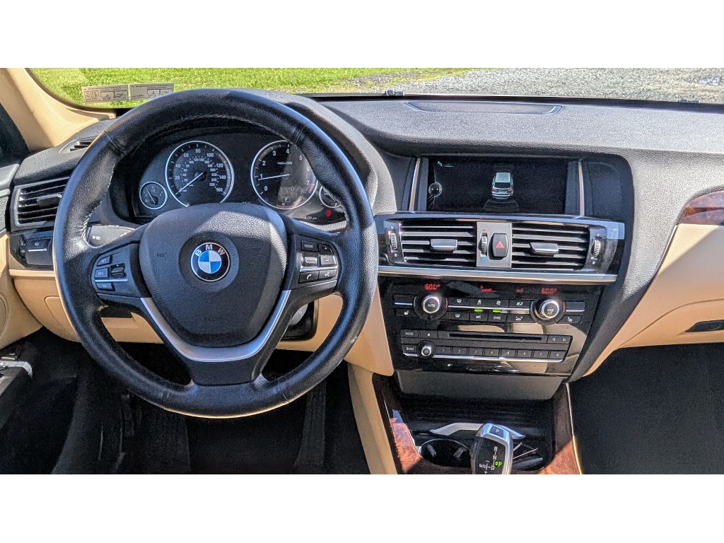 Vehicle image 28 of 30