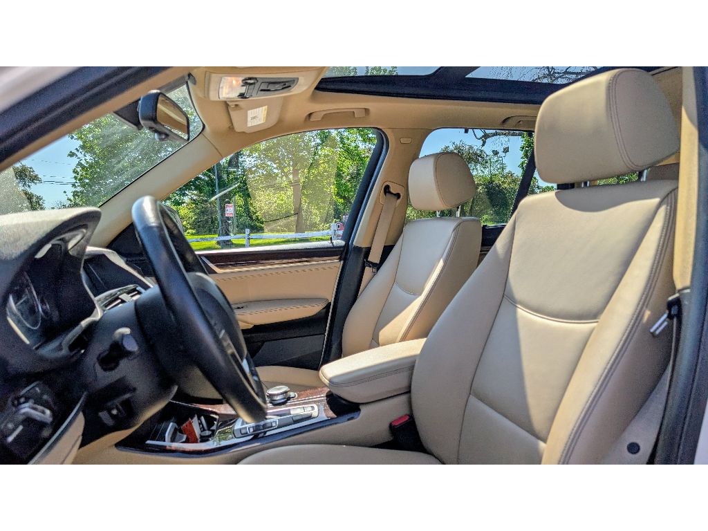Vehicle image 15 of 30