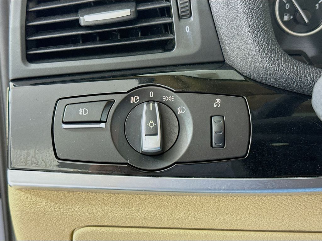 Vehicle image 9 of 28
