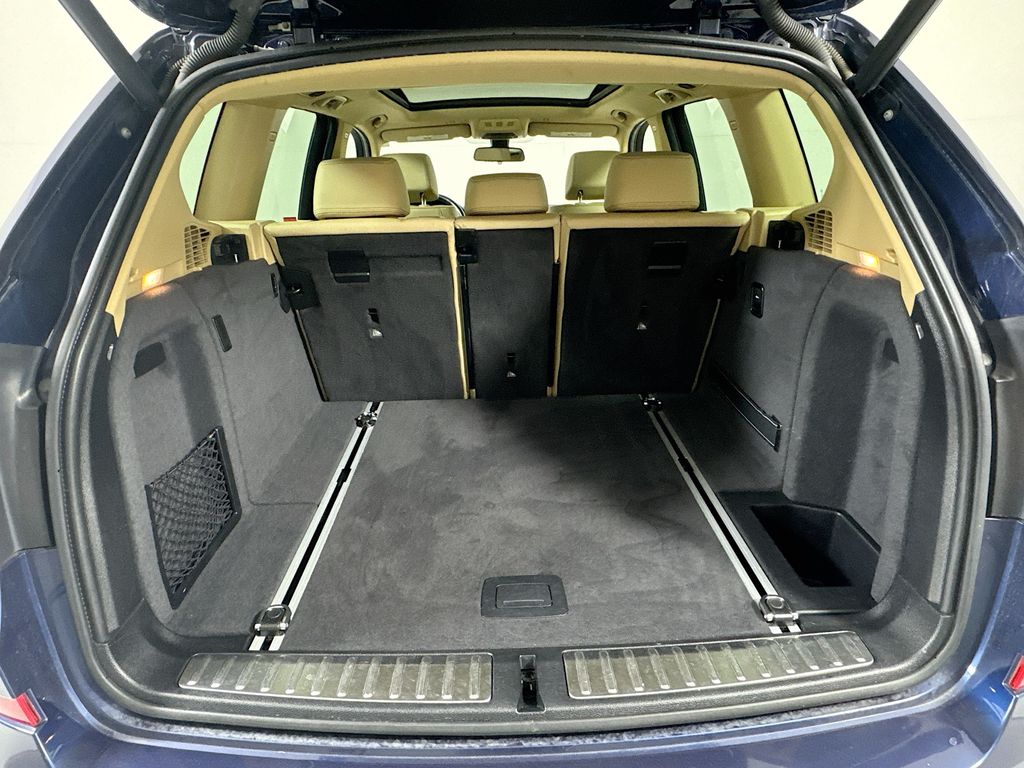 Vehicle image 23 of 28