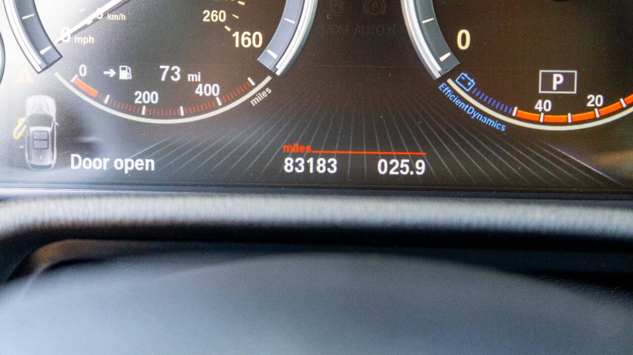 Vehicle image 21 of 32