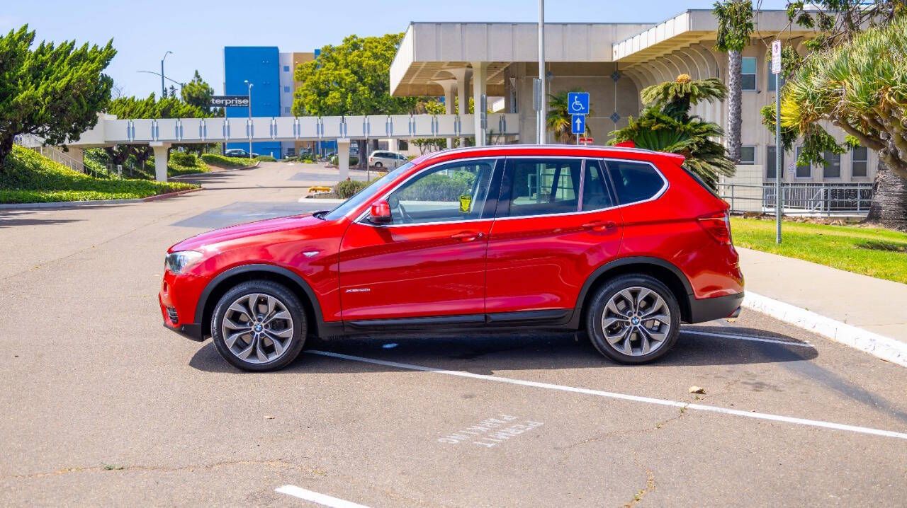 Vehicle image 10 of 32