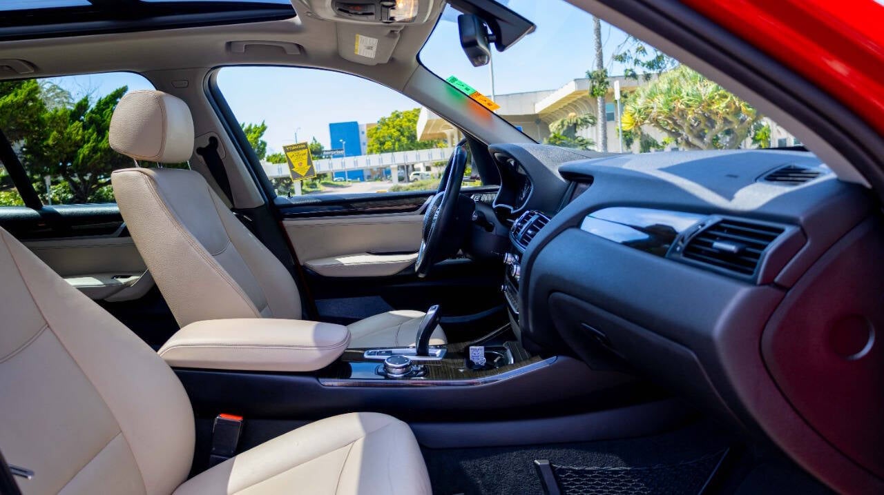 Vehicle image 15 of 32
