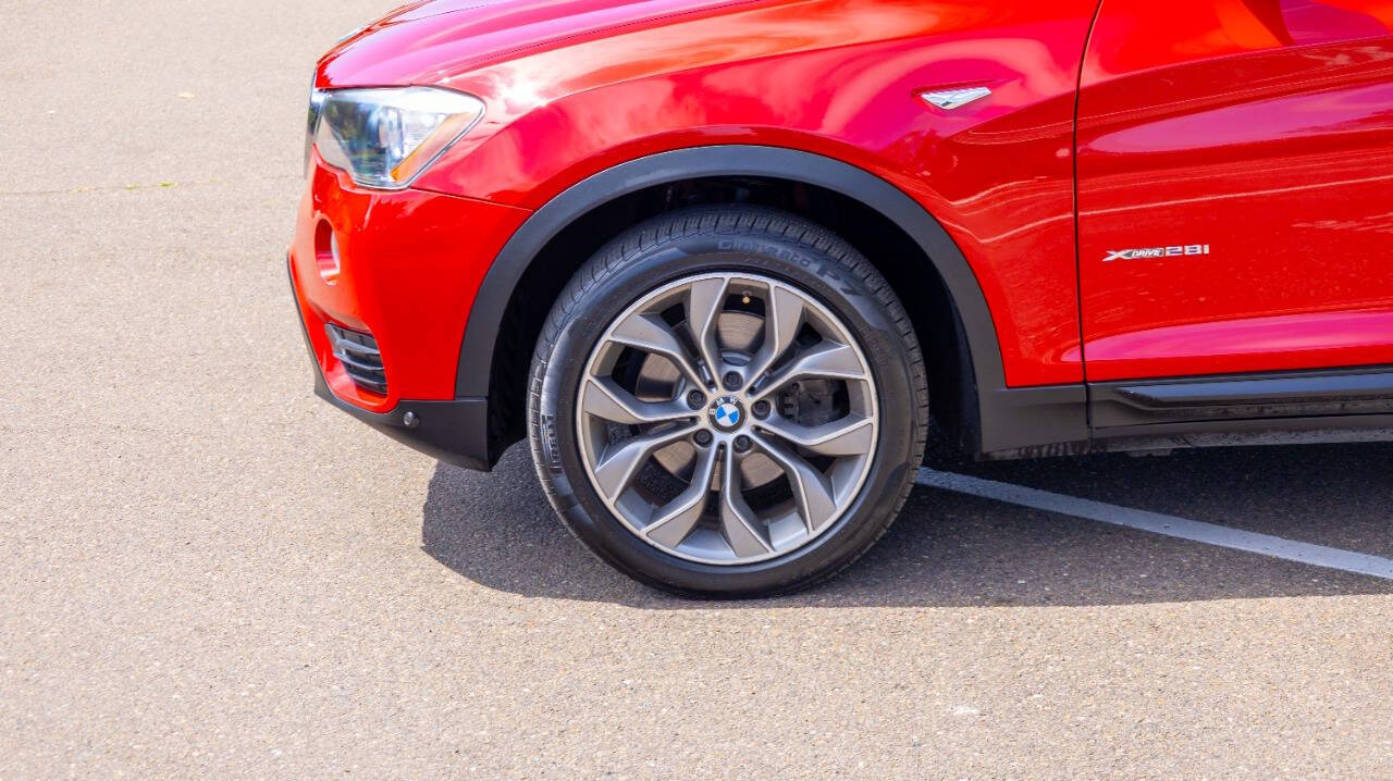 Vehicle image 12 of 32